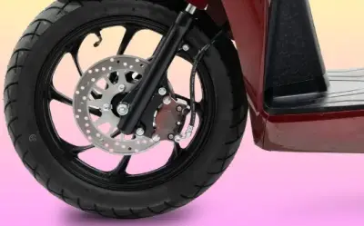 Xe máy điện giá 23 triệu đồng thiết kế thanh lịch, trang bị như xe xăng