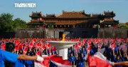2000 thanh niên đồng diễn trước Đại Nội Huế, lan tỏa tình yêu Tổ quốc