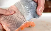 3 bộ phận cá chứa độc tố cần tránh ăn thường xuyên