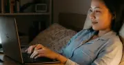 30 phút cuối ngày: Tránh ngay 3 việc này để ngủ ngon hơn