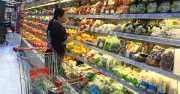 35,3% hộ gia đình bị ảnh hưởng do giá cả tăng cao trong tháng 5