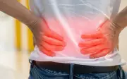 4 dấu hiệu cảnh báo thận đang tổn thương ngoài đau lưng
