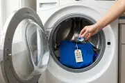 5 nguyên tắc giặt quần áo mới giúp bền màu, bảo vệ da