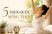 5 thói quen sau khi thức dậy có lợi cho tuổi thọ