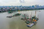 5 trụ chính cầu Trần Hưng Đạo vươn lên giữa sông Hồng sau 8 tháng thi công
