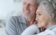 70 tuổi là cột mốc vàng: 4 đặc điểm giúp sống khỏe đến 90