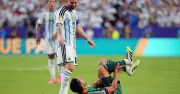 Algeria kiện FIFA vì trọng tài bỏ qua lỗi của Messi