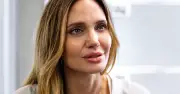 Angelina Jolie xúc động chia sẻ nỗi đau mất mẹ khi quảng bá phim Couture