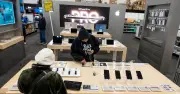 Apple muốn mua bộ nhớ từ công ty Trung Quốc bị Mỹ cấm vận