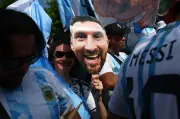 Argentina thắng 2-0, Messi lập cú đúp trên sân khách