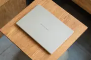 ASUS Zenbook A14: Laptop mỏng nhẹ 990g với chip Snapdragon X2 Elite và pin 70Wh