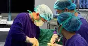 Đau lưng âm ỉ, người phụ nữ không ngờ liệt chân vì u máu tủy sống