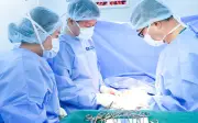 Bị đau bụng căng cứng, người phụ nữ phát hiện cùng lúc 3 khối u xơ tử cung