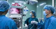 Bé gái 6 tuổi mắc u nang buồng trứng hiếm gặp được phẫu thuật thành công