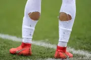 Bí mật đôi tất thủng lỗ chỗ của cầu thủ World Cup: Sự thật bất ngờ