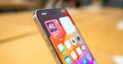 Bí mật đằng sau quyết định thay thép không gỉ bằng titan trên iPhone Pro