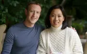 Bí quyết giữ hôn nhân hạnh phúc hơn 20 năm của tỷ phú Facebook với vợ bình thường