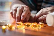 Bổ sung Omega-3 đơn lẻ không ngừa Alzheimer như kỳ vọng
