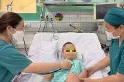 Bé trai 9 tuổi nguy cơ liệt tứ chi sau cú ngã tại nhà, bác sĩ cảnh báo