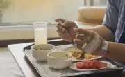 Bộ Y tế cảnh báo tỷ lệ suy dinh dưỡng 80% ở bệnh nhân ung thư, khuyến cáo không ăn kiêng keto