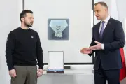 Ba Lan cảnh báo sai lầm chiến lược khi Ukraine trả huân chương