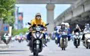 Bắc Bộ mưa dông, Trung Bộ nắng nóng gay gắt trên 38 độ C