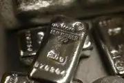 Bạc lao dốc mạnh nhưng vẫn được dự báo quay lại mốc 100 USD/ounce