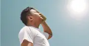 Bác sĩ cảnh báo 4 sai lầm mùa hè khiến máu đặc, dễ đột quỵ