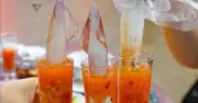 Bác sĩ cảnh báo nguy hiểm từ những cốc mực nhảy sóng giòn sần sật