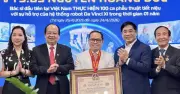Bác sĩ Nguyễn Hoàng Đức lập kỷ lục 100 ca mổ robot Da Vinci Xi trong 1 năm
