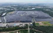 Bãi rác Đa Phước quá tải, người dân sống chung với mùi hôi thối
