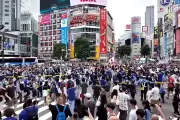 Biển người ở trung tâm Tokyo sau chiến thắng lịch sử của Nhật Bản
