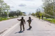Binh sĩ Ukraine đối mặt hiểm nguy trên 'con đường tử thần'