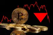 Bitcoin thủng mốc 70.000 USD, nguy cơ tiếp tục lùi sâu sau cú sốc 'xả hàng'