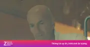 Biểu cảm bất lực của Zidane khi con trai thành nạn nhân của Messi