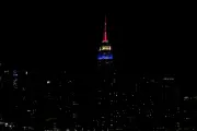 Biểu tượng New York rực sáng sau chiến thắng của tuyển Pháp