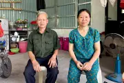 Bạn đọc Dân trí ủng hộ 145 triệu đồng cho cha bệnh tật, con bại liệt