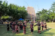 Bàn giao Làng Văn hóa Du lịch các dân tộc Việt Nam về UBND thành phố Hà Nội quản lý