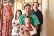 Bán hết nhà cửa vẫn không cứu được con gái ung thư, gia đình kiệt quệ