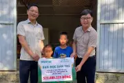 Bốn trẻ mồ côi ở Quảng Trị nhận hơn nửa tỷ đồng từ bạn đọc