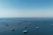 Bốn tàu chở 7 triệu thùng dầu Iran vượt phong tỏa Mỹ qua eo biển Hormuz