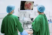 Bàng hoàng phát hiện ung thư đại tràng di căn từ triệu chứng ăn uống kém