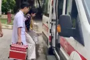 Bệnh viện điều xe cứu thương đưa đón thí sinh đi thi lớp 10