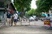 Báo cáo thông tuyến nhưng phố Quang Trung vẫn ngổn ngang thi công