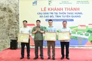 Báo Dân trí và May 10 nhận Bằng khen vì đóng góp an sinh xã hội tại Tuyên Quang