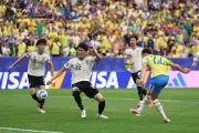 Báo Nhật: Brazil thoát hiểm trong gang tấc, Nhật Bản lại cay đắng rời World Cup