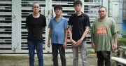 Bắt khẩn cấp 4 đối tượng mang hung khí giải quyết mâu thuẫn ở Bình Hưng