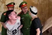Cụ bà 98 tuổi gây sốt với câu nói 'cho bắt' trong clip phòng chống ma túy