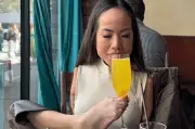 Cô gái gốc Việt khuyết tay truyền cảm hứng với nghị lực sống phi thường