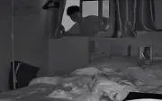 Cô gái Thái Lan hoảng hốt khi kẻ lạ đột nhập căn hộ, chỉnh camera